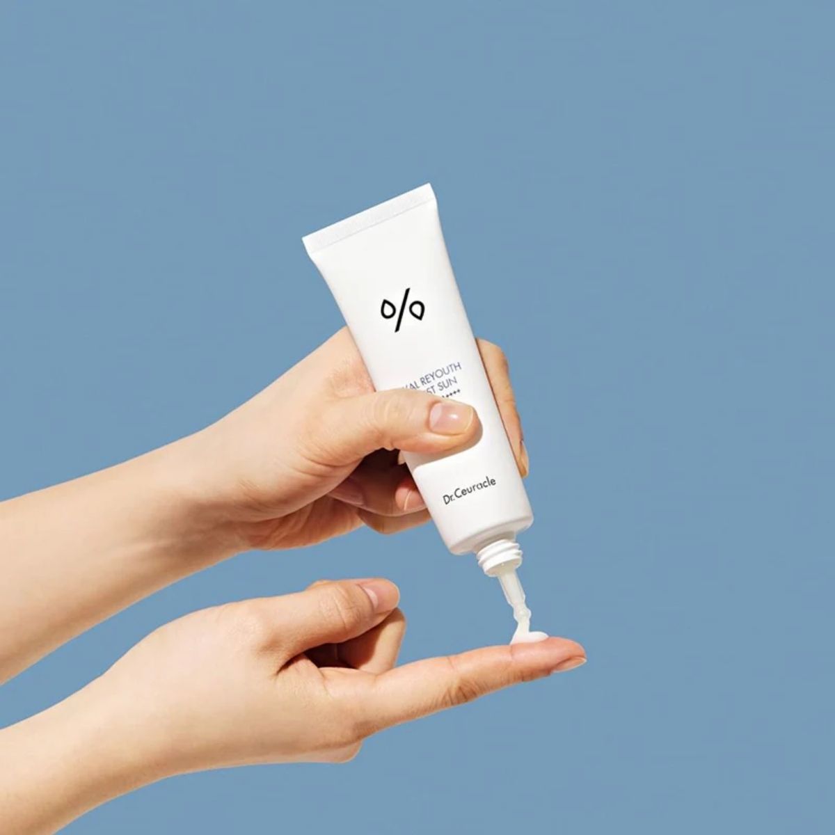 Dr. Ceuracle Hyal Reyouth Moist Sun SPF50-Sfeerfoto 2