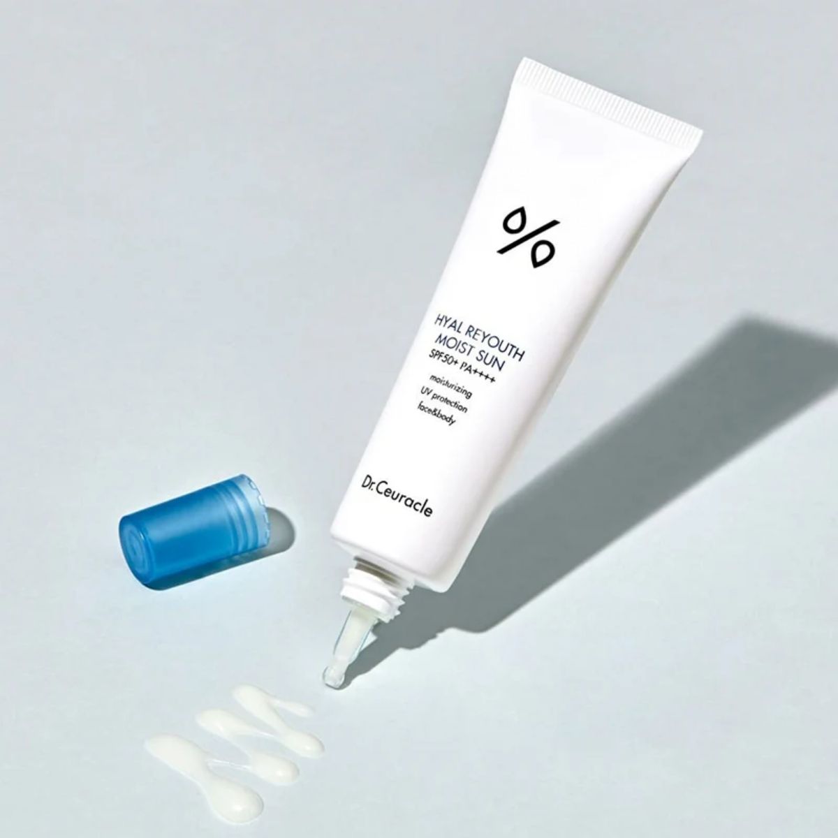 Dr. Ceuracle Hyal Reyouth Moist Sun SPF50-Sfeerfoto 3