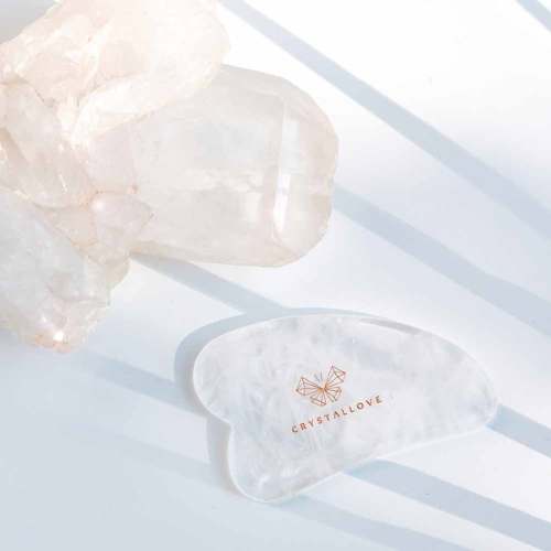 CRYSTALLOVE Gua Sha Clear Quartz Sfeerfoto