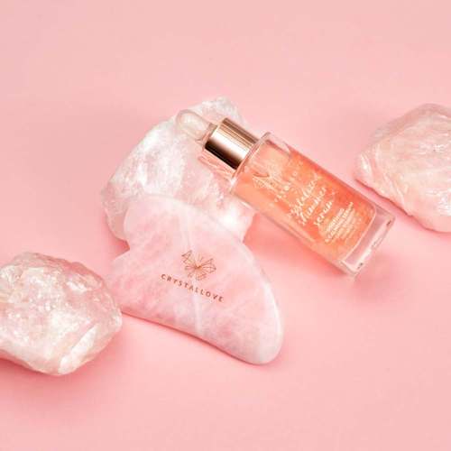 CRYSTALLOVE Gua Sha Rose Quartz Sfeerfoto