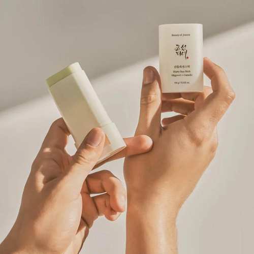 Beauty of Joseon – Matte Sun Stick: Mugwort + Camelia SPF50 PA ++++