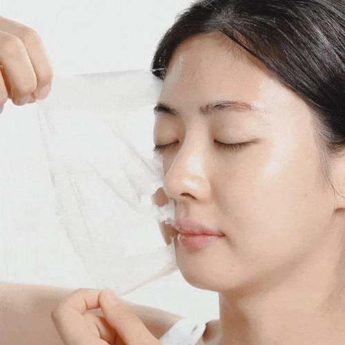 MEDIPEEL Red Lacto Collagen Wrapping Mask Sfeerfoto