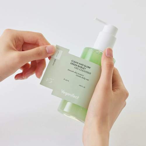 VEGANIFECT – Clean and Glow Green Barley Gel Cleanser 205ml