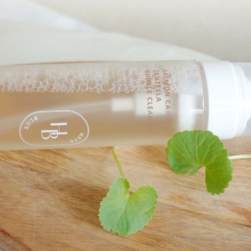 HEVEBLUE Salmon Caring Centella Bubble Cleanser Sfeerfoto 3