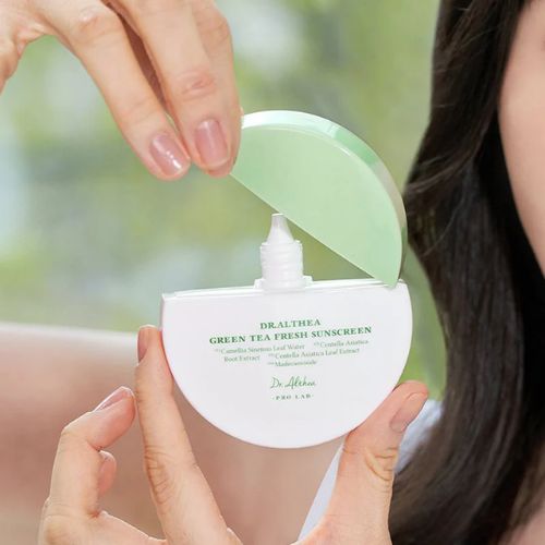 Dr Althea Green Tea Fresh Sunscreen-Sfeerfoto 1