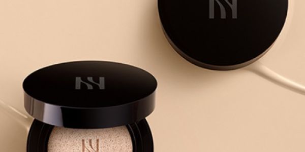 HERA Black Cushion Foundation Sfeerfoto 2